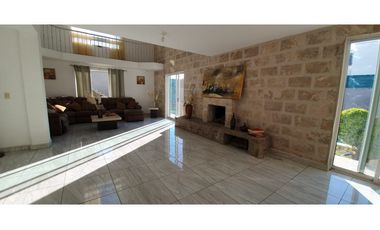 CASA EN VENTA CON  ALBERCA AL NORTE DE SALTILLO