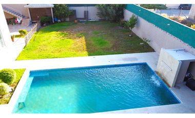 CASA EN VENTA CON  ALBERCA AL NORTE DE SALTILLO