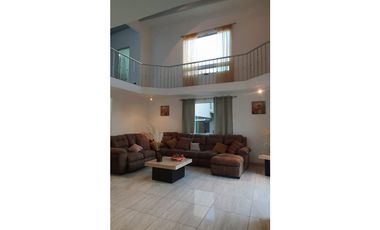 CASA EN VENTA CON  ALBERCA AL NORTE DE SALTILLO