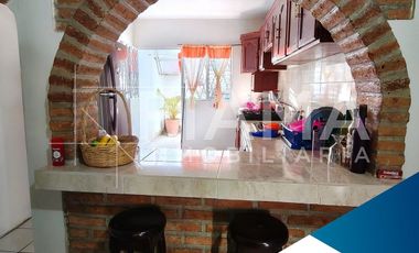 CASA EN VENTA COL. LOS SAUCES, TEPIC, NAY.