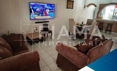 CASA EN VENTA COL. LOS SAUCES, TEPIC, NAY.