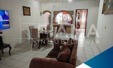 CASA EN VENTA COL. LOS SAUCES, TEPIC, NAY.