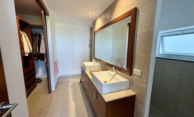 Se renta departamento amueblado y con acción en Anthea, Yucatán Country Club