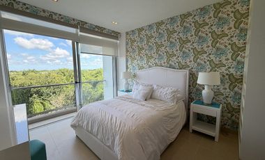 Se renta departamento amueblado y con acción en Anthea, Yucatán Country Club