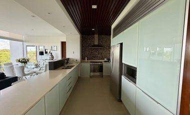 Se renta departamento amueblado y con acción en Anthea, Yucatán Country Club