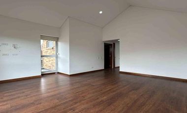 Arriendo - Exclusiva casa en Pinares de Chía