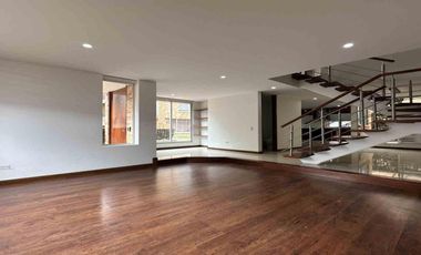 Arriendo - Exclusiva casa en Pinares de Chía