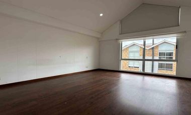 Arriendo - Exclusiva casa en Pinares de Chía