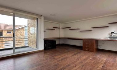 Arriendo - Exclusiva casa en Pinares de Chía