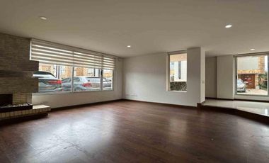 Arriendo - Exclusiva casa en Pinares de Chía