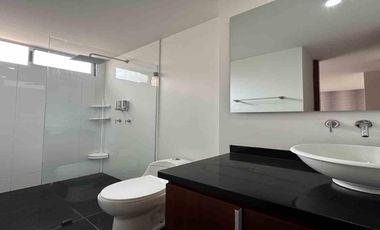 Arriendo - Exclusiva casa en Pinares de Chía