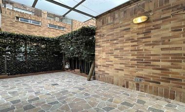 Arriendo - Exclusiva casa en Pinares de Chía