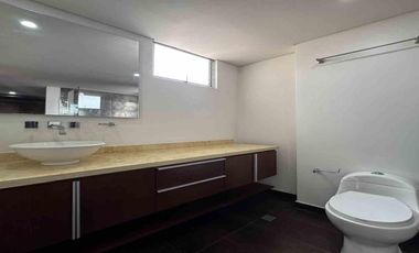 Arriendo - Exclusiva casa en Pinares de Chía