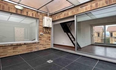 Arriendo - Exclusiva casa en Pinares de Chía