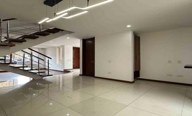 Arriendo - Exclusiva casa en Pinares de Chía