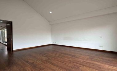 Arriendo - Exclusiva casa en Pinares de Chía