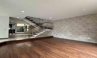 Arriendo - Exclusiva casa en Pinares de Chía