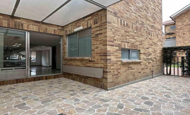 Arriendo - Exclusiva casa en Pinares de Chía