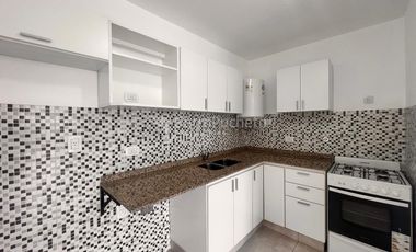 Alquiler departamento 2 ambientes en Moron centro.