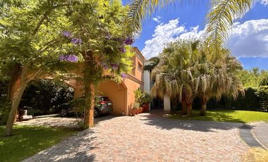 Imponente Propiedad con Piscina en Venta en Fincas de Hudson