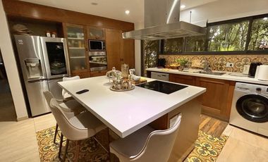 Imponente Propiedad con Piscina en Venta en Fincas de Hudson