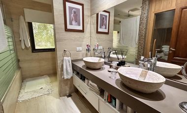 Imponente Propiedad con Piscina en Venta en Fincas de Hudson