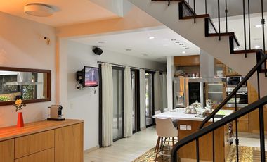 Imponente Propiedad con Piscina en Venta en Fincas de Hudson