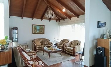 Casa 284 m2 4 habitaciones con Amplio Terreno en El Batán