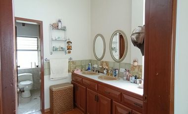 Casa 284 m2 4 habitaciones con Amplio Terreno en El Batán