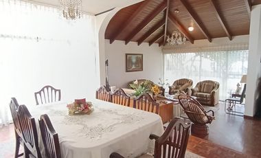 Casa 284 m2 4 habitaciones con Amplio Terreno en El Batán