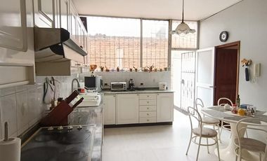 Casa 284 m2 4 habitaciones con Amplio Terreno en El Batán