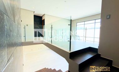 CASA EN VENTA - FRACCIONAMIENTO BOSQUES DE LA TRINIDAD