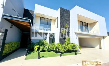 CASA EN VENTA - FRACCIONAMIENTO BOSQUES DE LA TRINIDAD