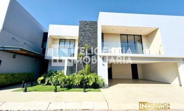 CASA EN VENTA - FRACCIONAMIENTO BOSQUES DE LA TRINIDAD