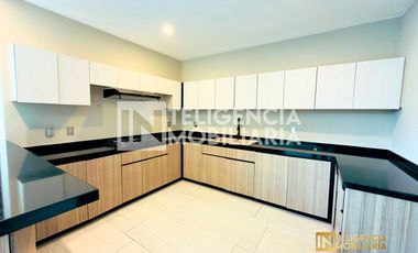 CASA EN VENTA - FRACCIONAMIENTO BOSQUES DE LA TRINIDAD