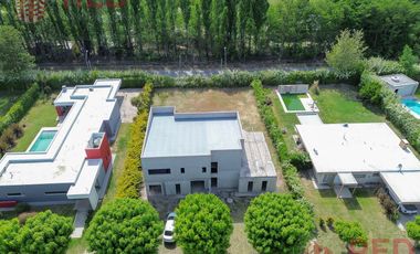 Vende Casa  en Barrio Privado Santa Rita Plottier