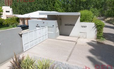 Vende Casa  en Barrio Privado Santa Rita Plottier