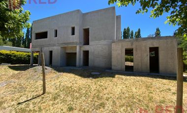 Vende Casa  en Barrio Privado Santa Rita Plottier