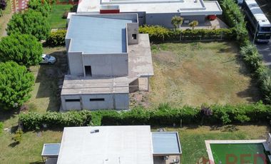 Vende Casa  en Barrio Privado Santa Rita Plottier