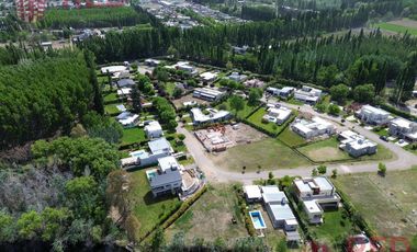 Vende Casa  en Barrio Privado Santa Rita Plottier