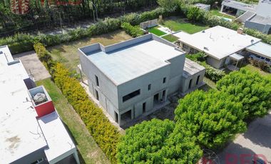 Vende Casa  en Barrio Privado Santa Rita Plottier