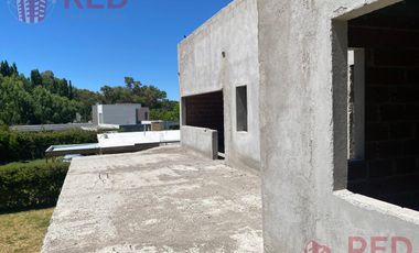 Vende Casa  en Barrio Privado Santa Rita Plottier