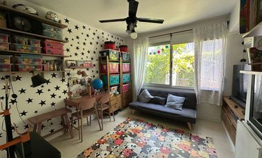 Departamento PB - 3 dormitorios   escritorio con jardín