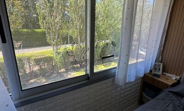 Departamento PB - 3 dormitorios   escritorio con jardín