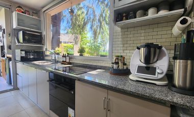 Departamento PB - 3 dormitorios   escritorio con jardín