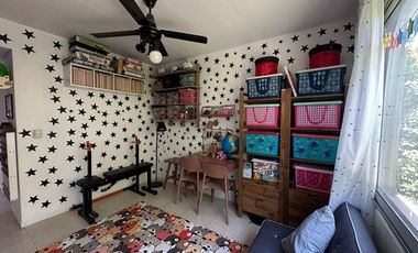 Departamento PB - 3 dormitorios   escritorio con jardín