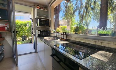 Departamento PB - 3 dormitorios   escritorio con jardín