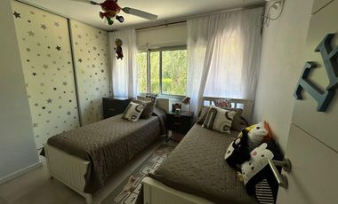 Departamento PB - 3 dormitorios   escritorio con jardín