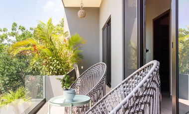 Casa Lulu – Villa de lujo con diseño tropical, paneles solares y piscina privada