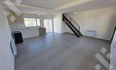 En Venta, Duplex de 2 Dormitorios, Bº  Bella Vista, Plottier